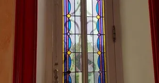 Chambre d'hotes" Le Chateau De Saint Roch" à Ambazac en Haute-Vienne (Limousin) - vitrail chambre rouge_11 Chambre d'hotes" Le Chateau De Saint Roch" à Ambazac en Haute-Vienne (Limousin) - vitrail chambre rouge_11