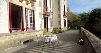 Chambre d'hotes" Le Chateau De Saint Roch" à Ambazac en Haute-Vienne (Limousin)- terrasse_5