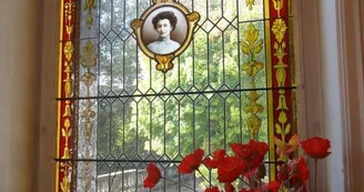 Chambre d'hotes" Le Chateau De Saint Roch" à Ambazac en Haute-Vienne (Limousin)- un des vitraux du manoir_17 Chambre d'hotes" Le Chateau De Saint Roch" à Ambazac en Haute-Vienne (Limousin)- un des vitraux du manoir_17