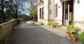 Chambre d'hotes" Le Chateau De Saint Roch" à Ambazac en Haute-Vienne (Limousin) - terrasse_25