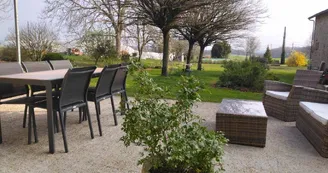 terrasse équipée avec vue sur le jardin d'agrément_11 terrasse équipée avec vue sur le jardin d'agrément_11