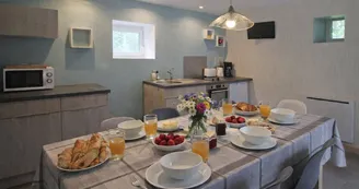un bon petit déjeuner servi dans la cuisine partagée - composé de produits de la ferme_28 un bon petit déjeuner servi dans la cuisine partagée - composé de produits de la ferme_28