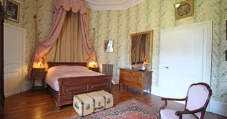 Château de Bort à Saint Priest Taurion en Haute-Vienne (Nouvelle Aquitaine)- chambre mauve_10 Château de Bort à Saint Priest Taurion en Haute-Vienne (Nouvelle Aquitaine)- chambre mauve_10
