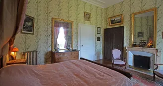 Château de Bort à Saint Priest Taurion en Haute-Vienne (Nouvelle Aquitaine)- chambre mauve_21 Château de Bort à Saint Priest Taurion en Haute-Vienne (Nouvelle Aquitaine)- chambre mauve_21