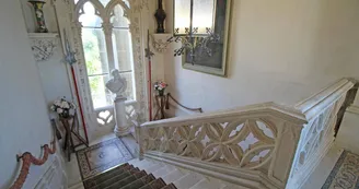 Château de Bort à Saint Priest Taurion en Haute-Vienne (Nouvelle Aquitaine)- Escalier vers les chambres d'hôtes_6 Château de Bort à Saint Priest Taurion en Haute-Vienne (Nouvelle Aquitaine)- Escalier vers les chambres d'hôtes_6