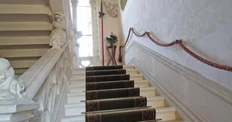 Château de Bort à Saint Priest Taurion en Haute-Vienne (Nouvelle Aquitaine)- Escalier vers les chambres d'hôtes_30 Château de Bort à Saint Priest Taurion en Haute-Vienne (Nouvelle Aquitaine)- Escalier vers les chambres d'hôtes_30