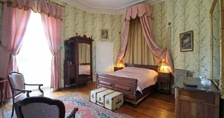 Château de Bort à Saint Priest Taurion en Haute-Vienne (Nouvelle Aquitaine)- chambre mauve_3 Château de Bort à Saint Priest Taurion en Haute-Vienne (Nouvelle Aquitaine)- chambre mauve_3
