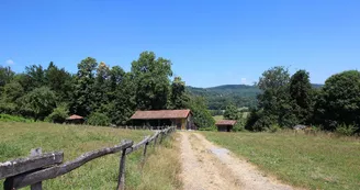 Gîte "La Côte" à Ambazac en Haute Vienne, l'arrivée par la piste_2