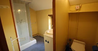 Gite "La Chaize" à Bersac Sur Rivalier  en Haute-Vienne (Limousin en Nouvelle Aquitaine)- s d'eau wc 2nd etage dans annexe_16