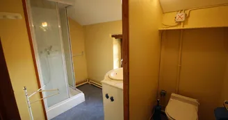 Gite "La Chaize" à Bersac Sur Rivalier  en Haute-Vienne (Limousin en Nouvelle Aquitaine)- s d'eau wc 2nd etage dans annexe_16