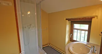 Gite "La Chaize" à Bersac Sur Rivalier  en Haute-Vienne (Limousin en Nouvelle Aquitaine) - s d'eau et wc annexe 2nd étage_17