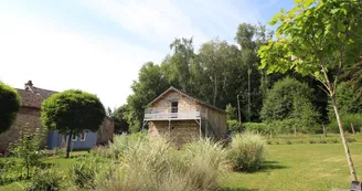 Vue sur le jardin d'agrément et le bâtiment_3