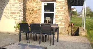 terrasse équipée avec vue sur le jardin d'agrément et avec un accès direct sur la cuisine_4