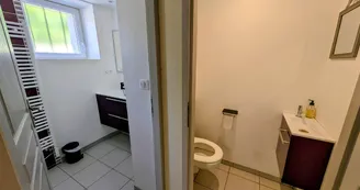 Gite "Lavaud" à Folles en Haute-Vienne (Nouvelle Aquitaine)- salle d'eau et wc au rez de chaussée_12