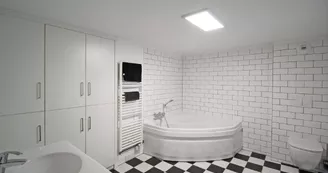 Chez Marie-Louise, gîte à Fromental en Haute-Vienne (Nouvelle Aquitaine)- salle d'eau avec wc au 1er étage_31