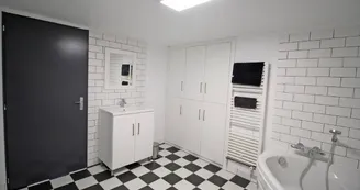 Chez Marie-Louise, gîte à Fromental en Haute-Vienne (Nouvelle Aquitaine)- salle d'eau avec wc au 1er étage_32 Chez Marie-Louise, gîte à Fromental en Haute-Vienne (Nouvelle Aquitaine)- salle d'eau avec wc au 1er étage_32