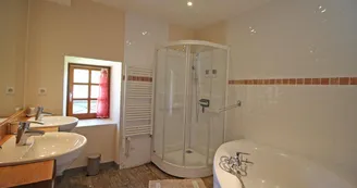 Gite "Chabanne" à Saint Sylvestre en Haute-Vienne (Nouvelle Aquitaine) - salle de bains à l'étage_46 Gite "Chabanne" à Saint Sylvestre en Haute-Vienne (Nouvelle Aquitaine) - salle de bains à l'étage_46