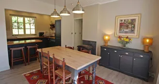 Gite Le Clos des Chênes à La Combe sur la commune de Thouron en Haute-Vienne (Nouvelle-Aquitaine) - espace repas et cuisine_11 Gite Le Clos des Chênes à La Combe sur la commune de Thouron en Haute-Vienne (Nouvelle-Aquitaine) - espace repas et cuisine_11
