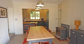 Gite Le Clos des Chênes à La Combe sur la commune de Thouron en Haute-Vienne (Nouvelle-Aquitaine) - espace repas_10