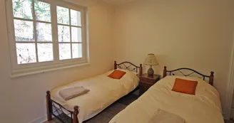 Gite Le Clos des Chênes à La Combe sur la commune de Thouron en Haute-Vienne (Nouvelle-Aquitaine) - chambre sur l'arrière_20