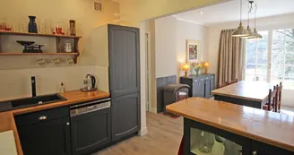Gite Le Clos des Chênes à La Combe sur la commune de Thouron en Haute-Vienne (Nouvelle-Aquitaine) - vue de la cuisine_8