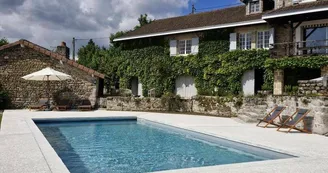 Les Granges du Tais à Ambazac en Haute-Vienne (Nouvelle Aquitaine) - Espace piscine_2 Les Granges du Tais à Ambazac en Haute-Vienne (Nouvelle Aquitaine) - Espace piscine_2