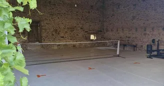 Les Granges du Tais à Ambazac en Haute-Vienne (Nouvelle Aquitaine) - Mini tennis interieur_65