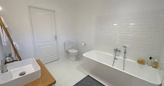 Les Granges du Tais à Ambazac en Haute-Vienne (Nouvelle Aquitaine) - chambre 1 dortoir avec salle de bains et WC_31 Les Granges du Tais à Ambazac en Haute-Vienne (Nouvelle Aquitaine) - chambre 1 dortoir avec salle de bains et WC_31