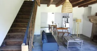 escalier menant à l'étage