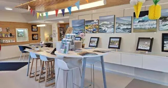 Intérieur de l'Office de Tourisme des Monts du Limousin