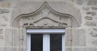 Fenêtre provenant du château de Monisme_2