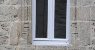 Fenêtre provenant du château de Monisme_3